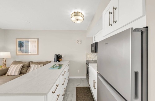 Marco Island Condo | Beachside Apollo Condo w/Pool, Balcony & Sunset Views