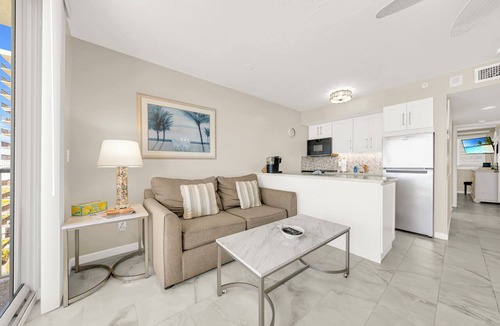 Marco Island Condo | Beachside Apollo Condo w/Pool, Balcony & Sunset Views