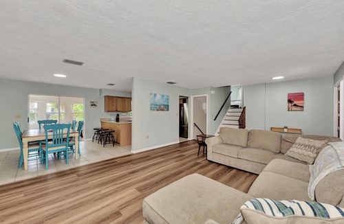 Englewood House | Beachside Bliss: Family-Friendly