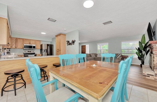 Englewood House | Beachside Bliss: Family-Friendly