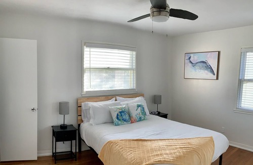 Seabreeze Park House | Beachside Cottage - Walk to the Water