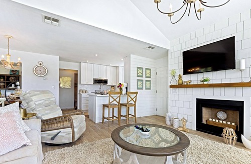 New Smyrna Beach Condo | Beachside Elegance: Pool, Spa, Luxury Retreat/Sun Beach Club 888