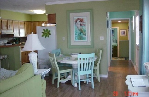 Butler Beach House | BeachsideCottge,easywalk2BestBeach,3bdrm2bth,UpperDeck,FreeWiFi,PetsWlcmFncdYrd