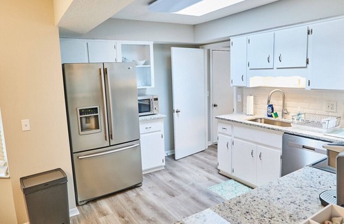 Isle of Palms House | Beachy Bungalow: 3BR Home w/Billiards/grill!