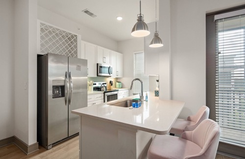 Naples Apartment | Beachy Dream 3BR/2BA w./Pool, Gym, and Theater