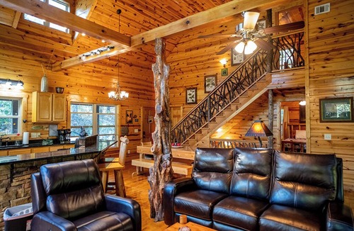 Cleveland Cabin | Bear Creek- Completely Remodeled Cabin with Luxury Spa Bath