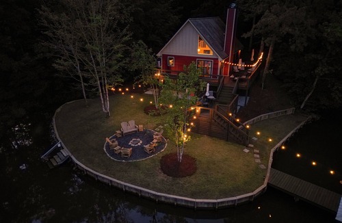 Eatonton House | Bear Creek Cottage Lakefront w/Dock, Firepit