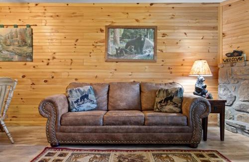 Chalet Village Apartment | Bear Cub Retreat