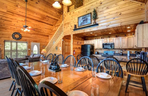 Sevierville Cabin | Bear Hunter | Breathtaking Views, Game Room + EV Charging On-Site