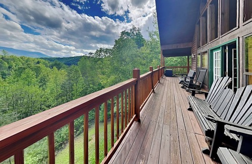Sevierville Cabin | Bear Hunter | Breathtaking Views, Game Room + EV Charging On-Site