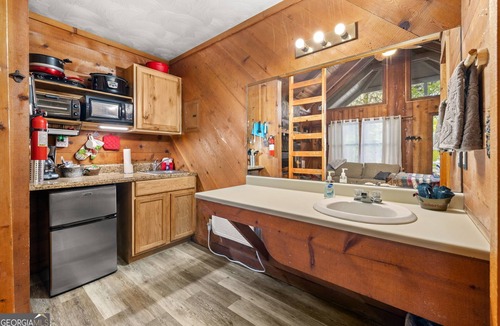 Sautee Nacoochee Cottage | Bear Paw Cottage #5 Queen Log Bed: COZY!: Pet Friendly; 2 Adults/2 Children