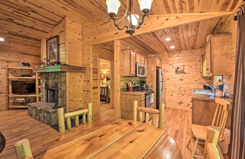 Helen Cabin | Bear Paw near Helen, Wineries & Hiking!