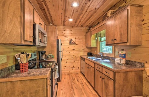 Helen Cabin | Bear Paw near Helen, Wineries & Hiking!