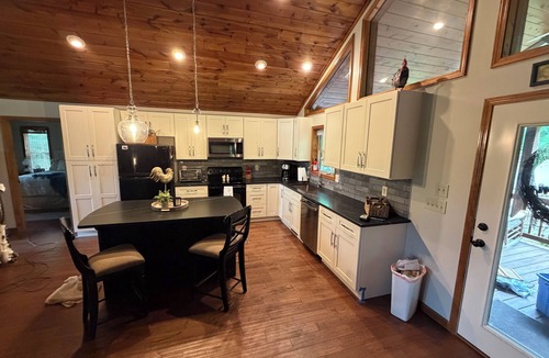Unaka House | “Bear Paw Resort” View’s, Privacy, Covered decks, Outdoor spaces, Easy access