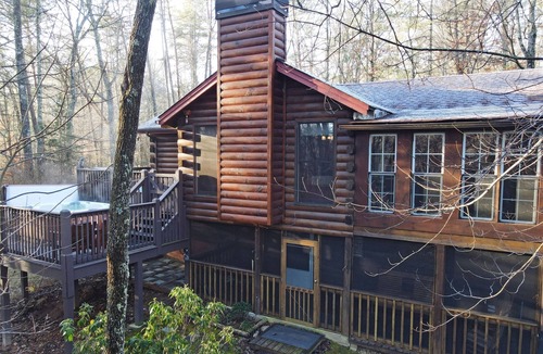 Raccoon Ridge Cabin | Bear Ridge- Hot Tub-Cozy Blue Ridge Cabin sleeps 6 - Close to Toccoa River