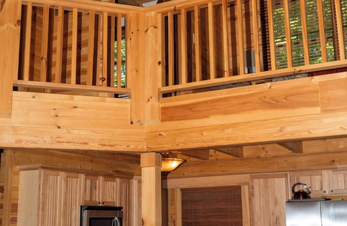 Brasstown Cabin | Bearadise Cabin on 300+ ft of Brasstown Creek: Near John C. Campbell Folk School