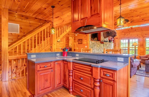 Cherokee Cabin | Bearadise Inn- Luxury Cabin in Whittier NC