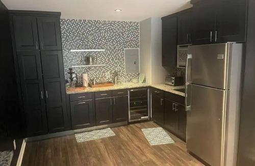 Conyers House | Beautiful 1 bedroom guess house with a pool table