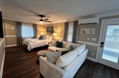 Lillington House | Beautiful 3 bed/2 bath with Private Suite