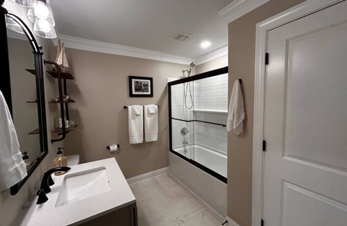 Lillington House | Beautiful 3 bed/2 bath with Private Suite