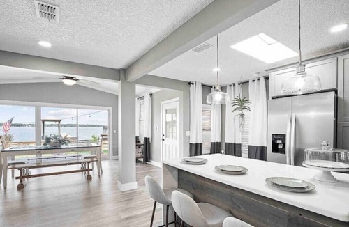 Lakeside House | Beautiful 3 bedroom 2 bathroom waterfront home on Drs. Lake