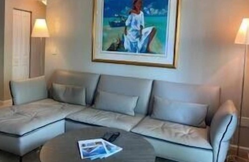 Pineapple Grove Arts District Condo | Beautiful 3 Br. Condo (230336) by Houzlet