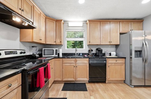 Addison Heights House | Beautiful 4-bedroom house with AC in enjoyable Marietta