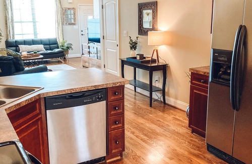 Hoover House | Beautiful 4 Bedroom Townhome close to Hoover Met, RTJ, Shopping and Dining.