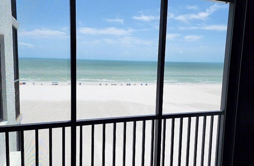 South Island Condo | Beautiful 9th Floor Beachfront Condo At Island Winds - Free Wifi, Central.