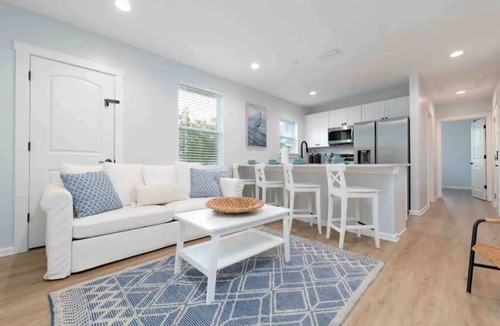Neptune Beach Apartment | Beautiful beach condo: walk to the ocean!