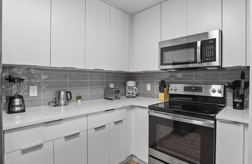 Charlotte Center City Apartment | Beautiful Blue | Spacious, Free Parking, View, Gym