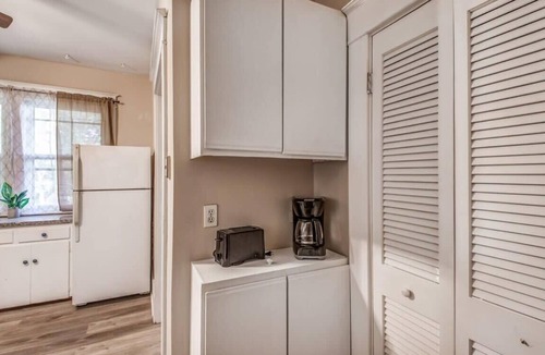 Evergreen Apartment | Beautiful Brick Patio, Top Unit- Bluemoon Bungalow