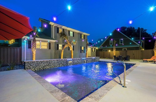 Summerton House | Beautiful Compound Lakehouse-The Pointe at Goat Island W/Pool, Boat Ramp& Pier