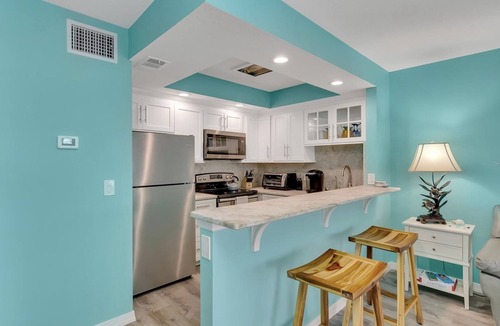 St. Pete Beach Condo | Beautiful Condo - 2 Minutes to the beach!