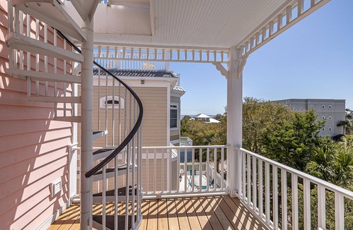 Saint Simons Island Cottage | Beautiful cottage with community pool and ocean views