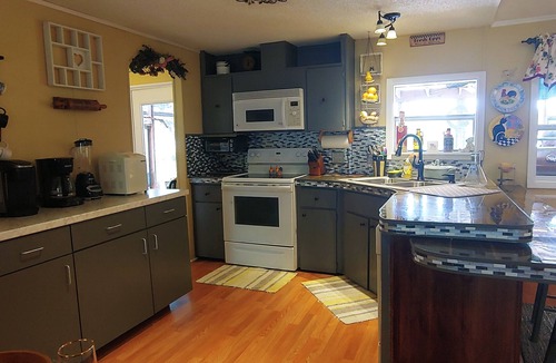 Keystone House | Beautiful Country Setting on Private Fishing Pond, Fishing Rods Boat included!