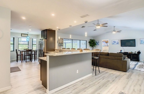 Kings Lake House | Beautiful Cozy 3-bedroom House