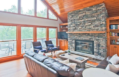 Big Canoe House | Beautiful "Cozy Mountain" Views! 3BR/2BA Great for Families! Flat driveway!