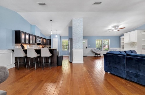 Tallahassee House | Beautiful Cozy Pool Oasis, 3/2 Heated Pool Home, Fenced, Pet Friendly, King Bed