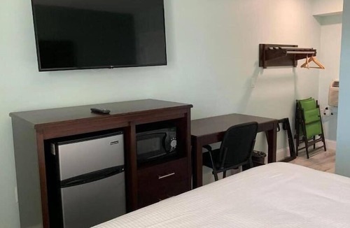 Ocean View Halifax Estates Condo | Beautiful Daytona Beach King Suite!