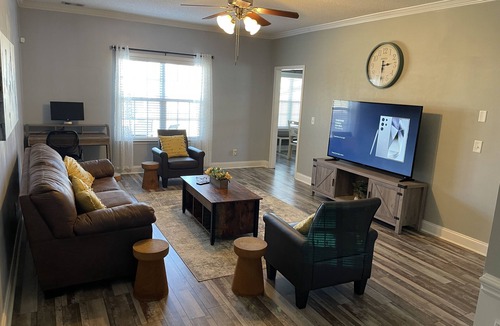 Warner Robins House | Beautiful four bedroom Home overlooking the Lake
