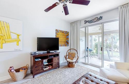 Sandestin House | Beautiful gem at Bayou Village golf cart WiFi & resort pools
