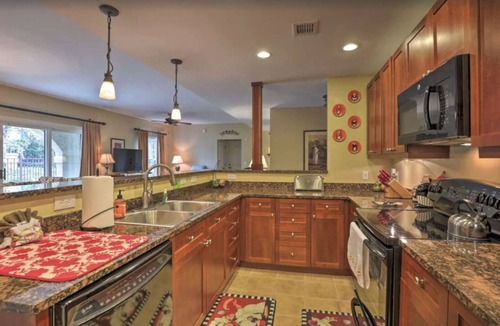 St. Augustine House | Beautiful GROUND FLOOR 3 Bedroom Relaxing Oasis w Private Veranda on Golfcourse