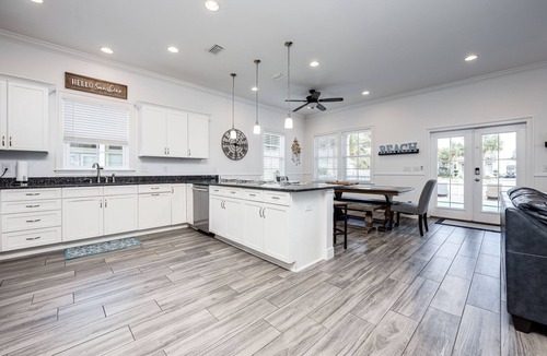 Crystal Beach House | Beautiful Home. Great Amenities and Location. Perfect for Large Groups.