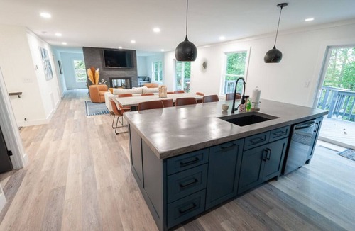 Seneca House | Beautiful Home near South Keowee `Sparrow’s Haven`