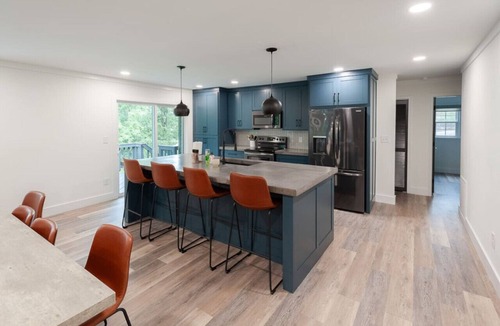 Seneca House | Beautiful Home near South Keowee `Sparrow’s Haven`