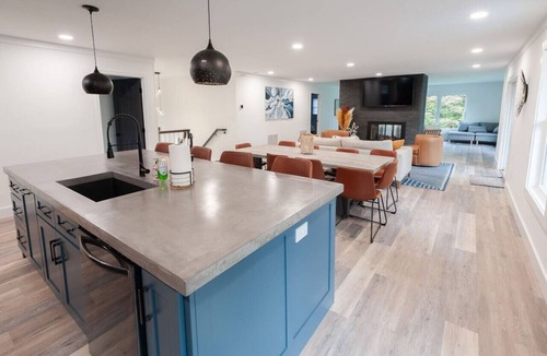 Seneca House | Beautiful Home near South Keowee `Sparrow’s Haven`