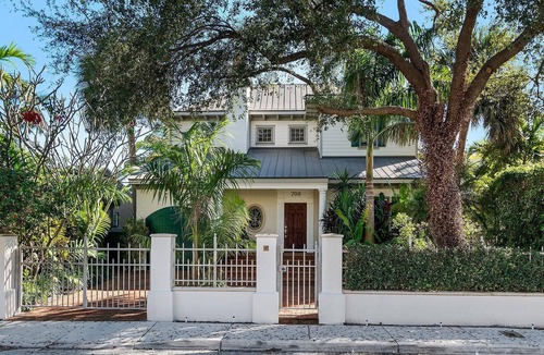 Idlewyld House | Beautiful Key West Style Home off Las Olas & Intracoastal: Private Pool & Dock