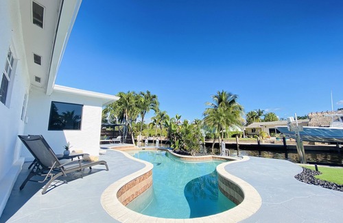 Tarpon River House | Beautiful Modern Pool Home minutes to Ft Lauderdale Beaches & Downtown.
