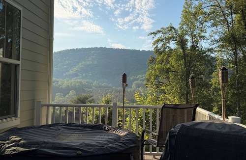 Charlottesville House | Beautiful New Townhome with Mountain Views. Close to downtown!